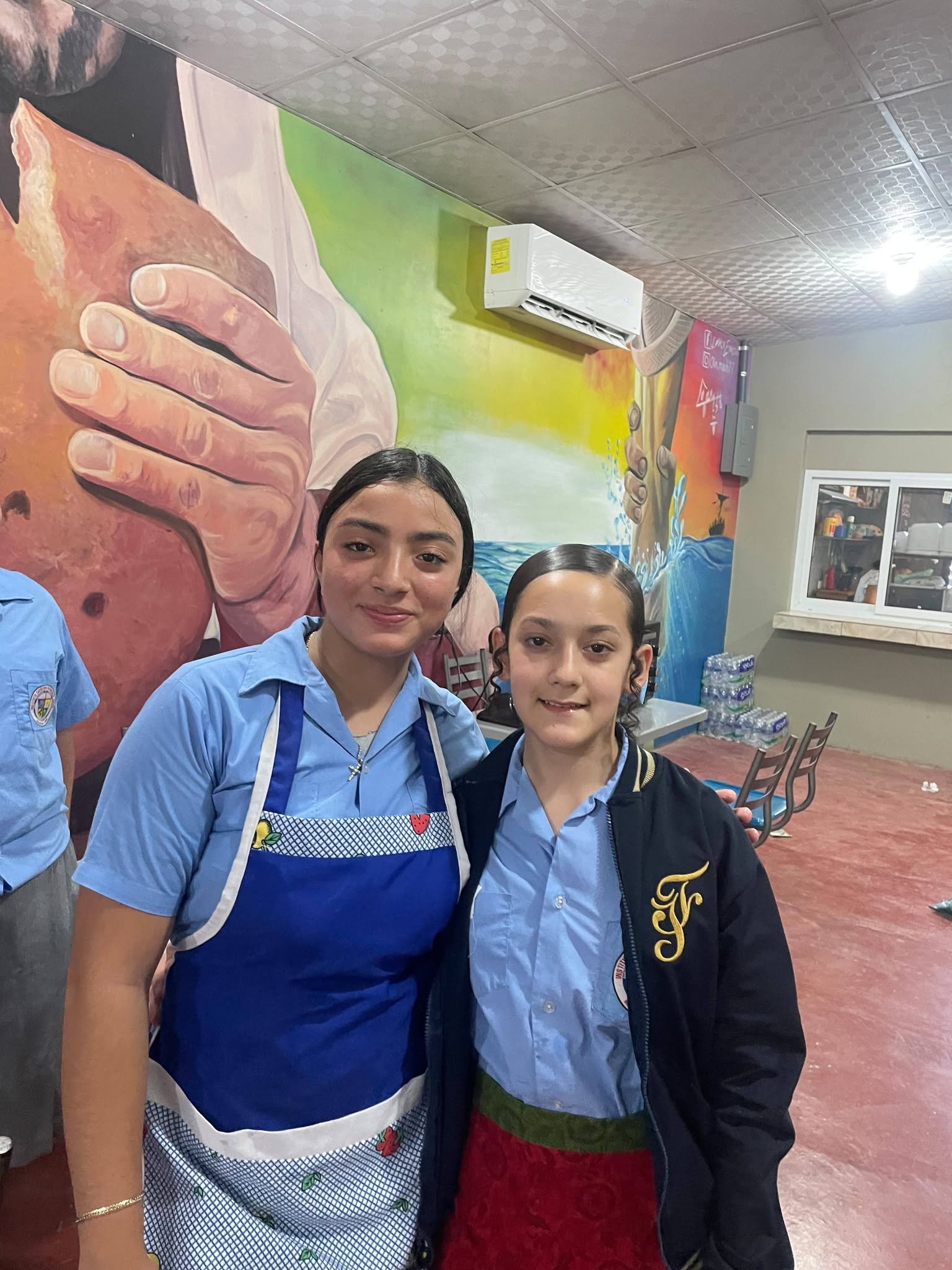 Estudiantes compartiendo en una actividad institucional
