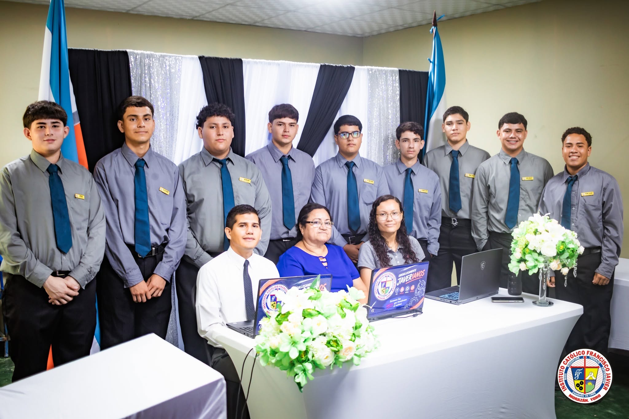 Estudiante presentando un proyecto científico